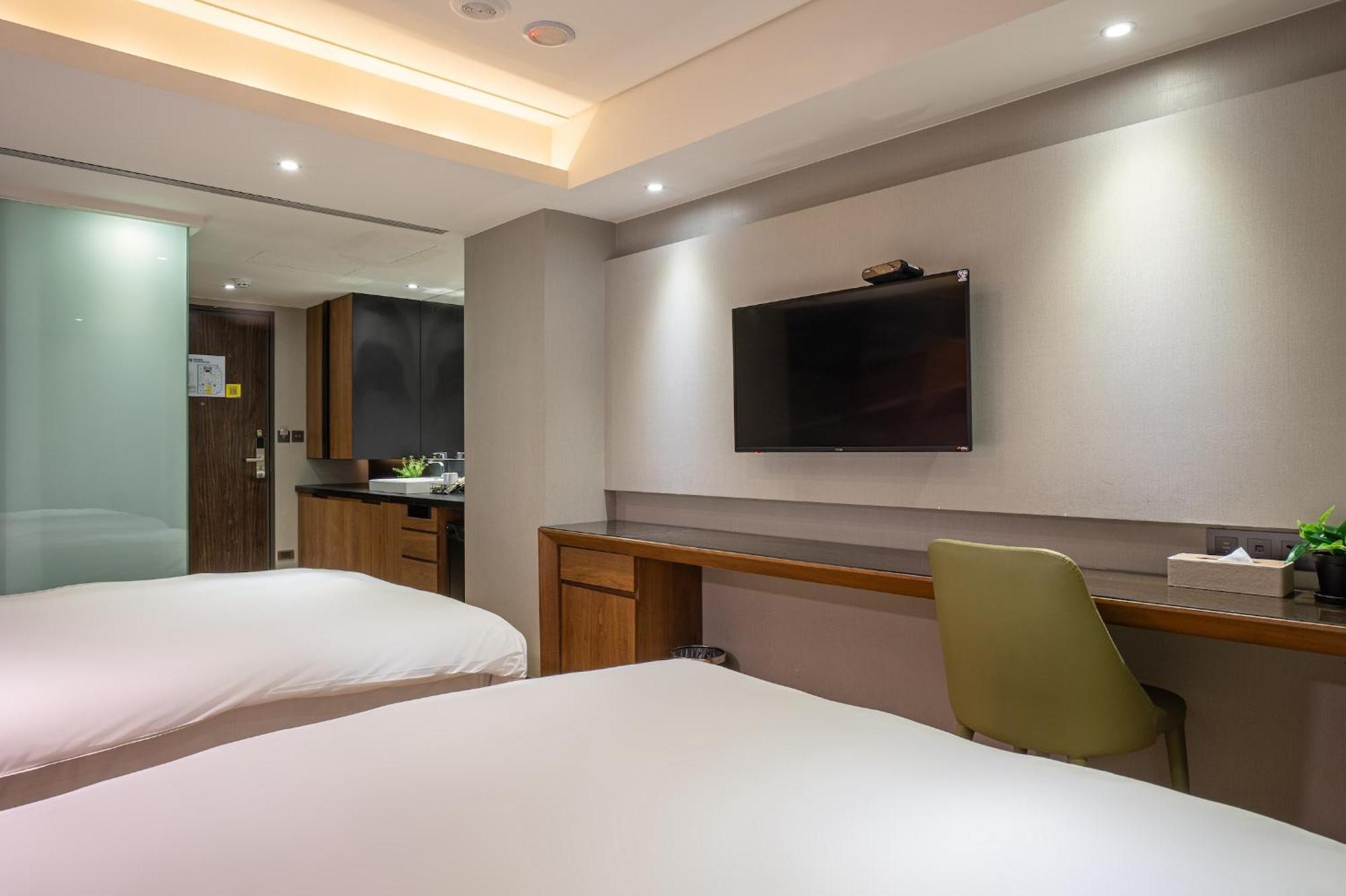 Check Inn Taichung Wenxin Zhongqing Ngoại thất bức ảnh