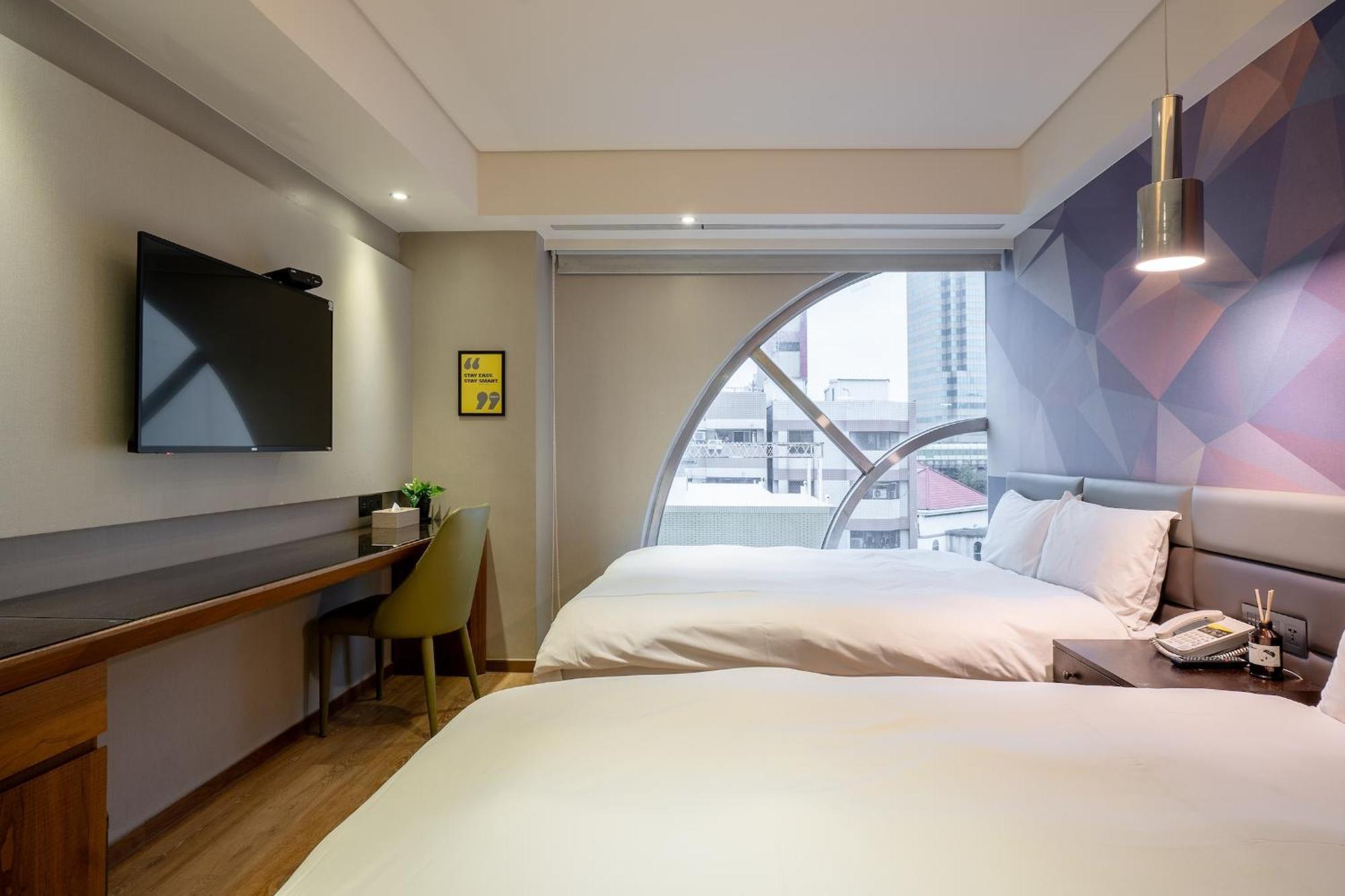 Check Inn Taichung Wenxin Zhongqing Ngoại thất bức ảnh