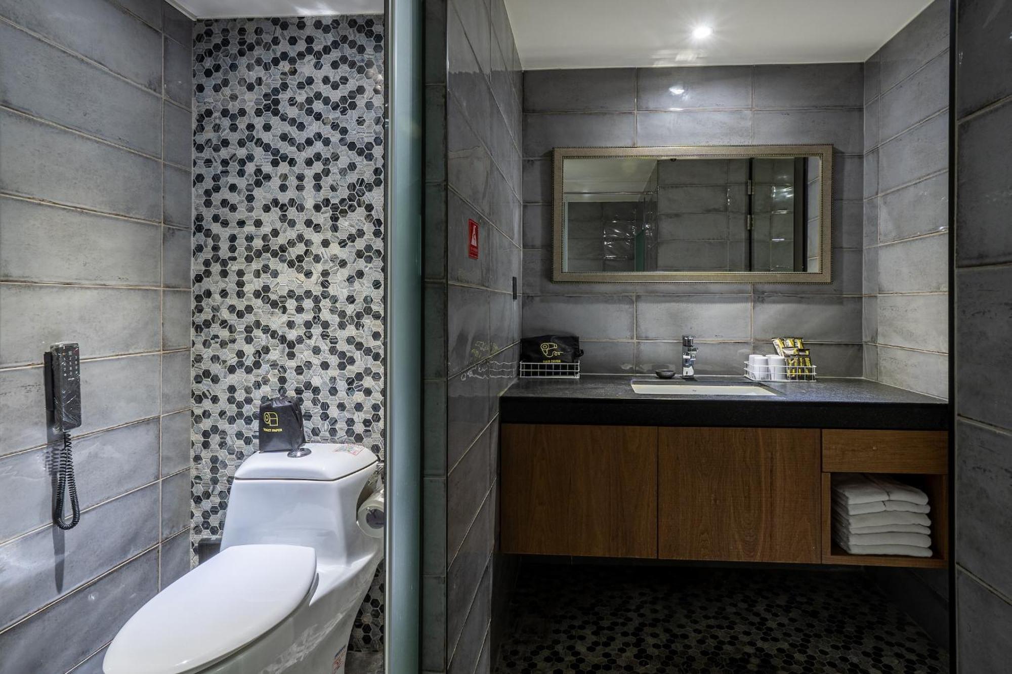Check Inn Taichung Wenxin Zhongqing Ngoại thất bức ảnh