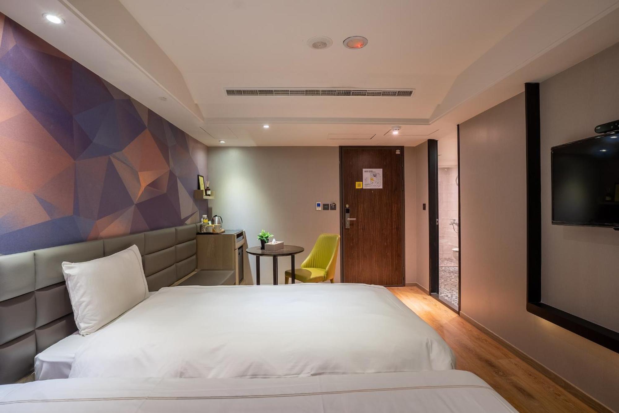Check Inn Taichung Wenxin Zhongqing Ngoại thất bức ảnh