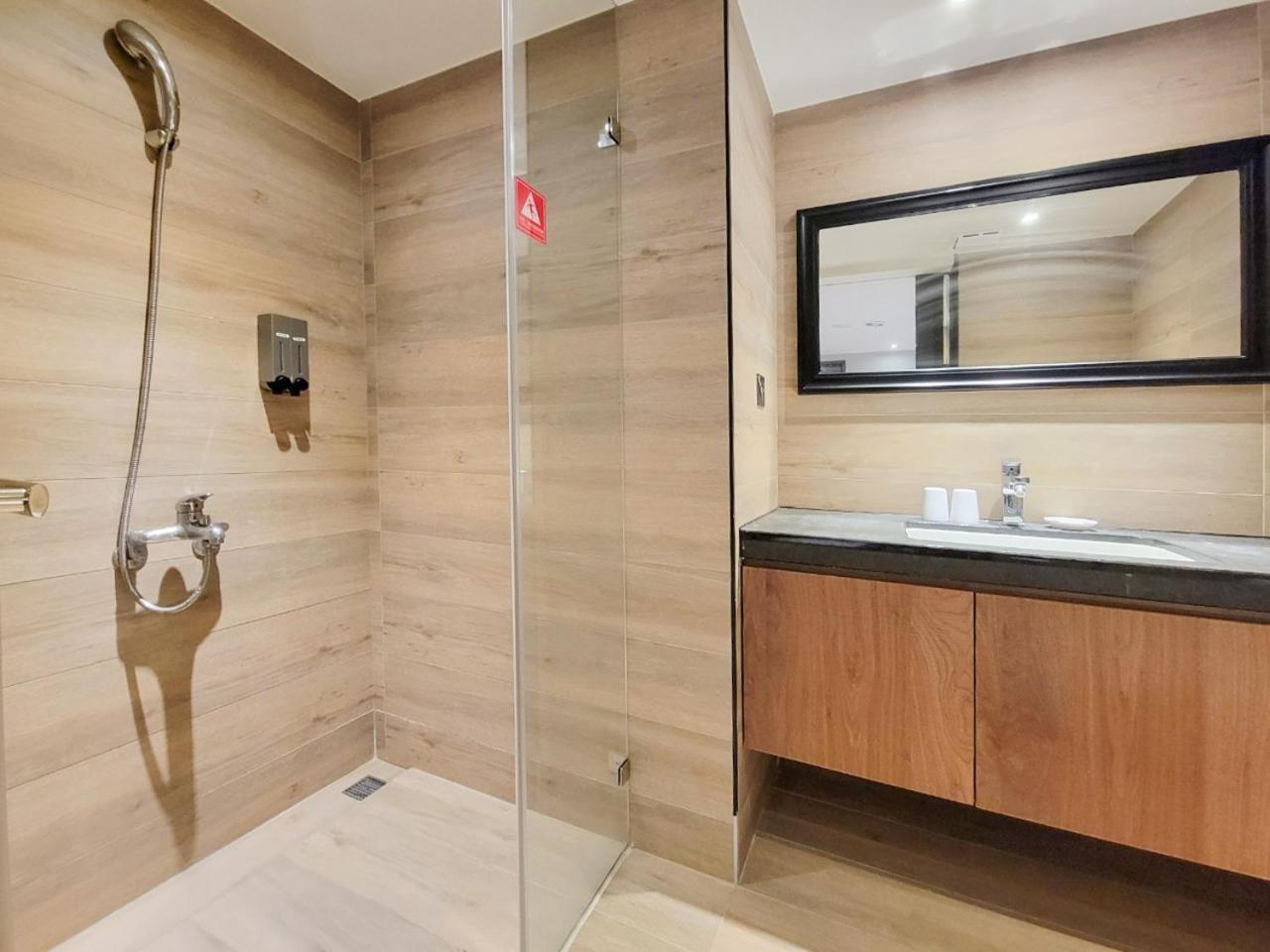 Check Inn Taichung Wenxin Zhongqing Ngoại thất bức ảnh
