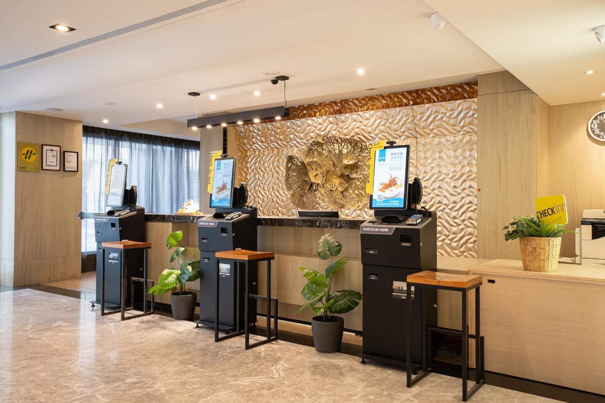 Check Inn Taichung Wenxin Zhongqing Ngoại thất bức ảnh