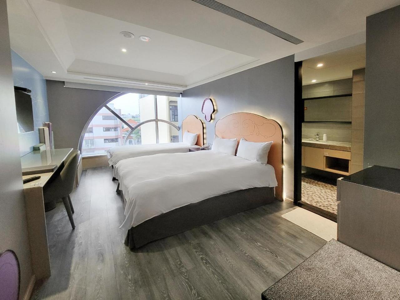 Check Inn Taichung Wenxin Zhongqing Ngoại thất bức ảnh