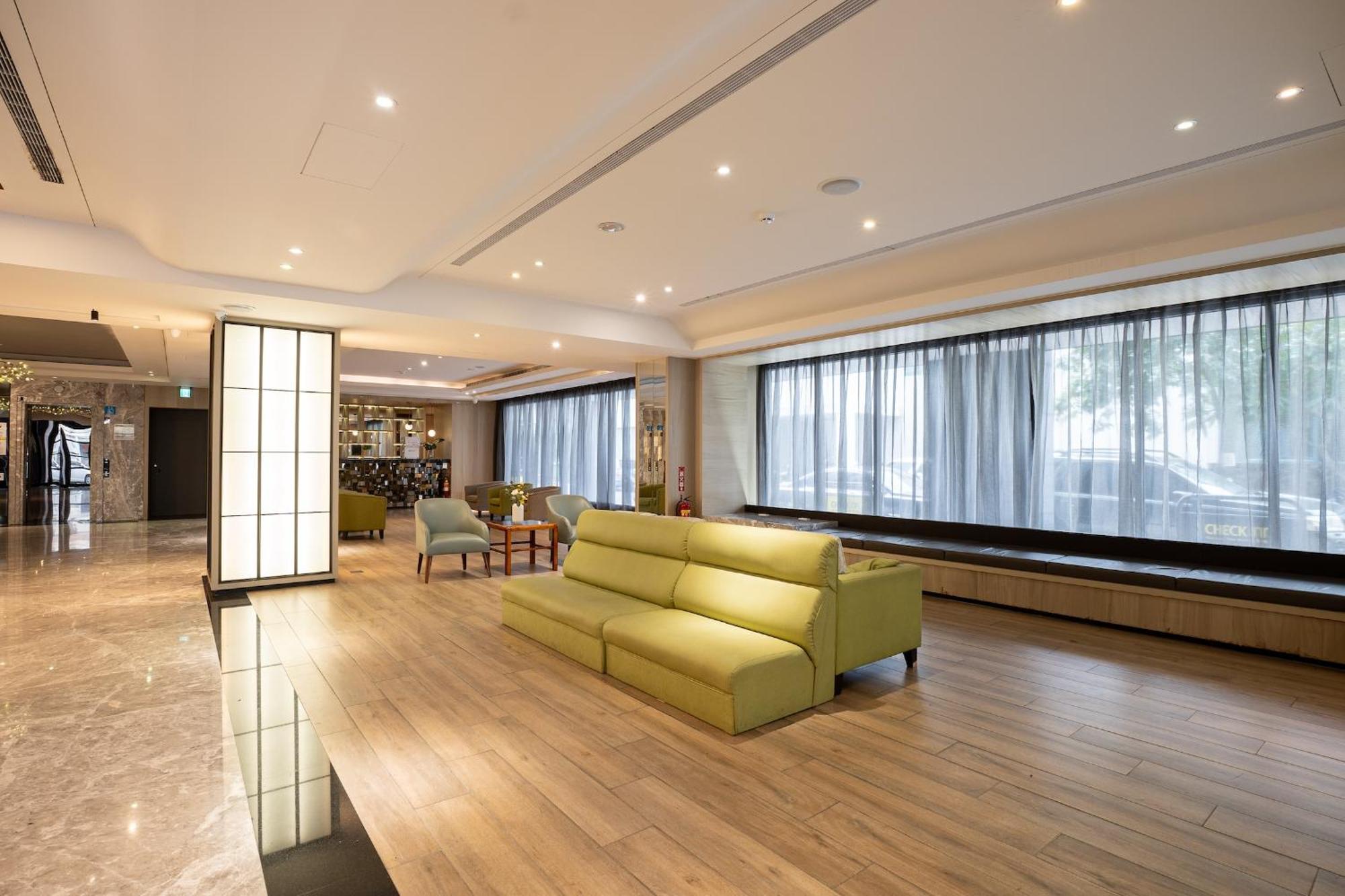 Check Inn Taichung Wenxin Zhongqing Ngoại thất bức ảnh