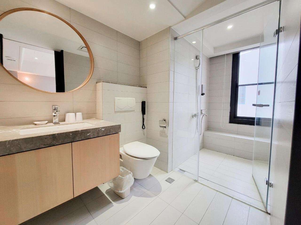 Check Inn Taichung Wenxin Zhongqing Ngoại thất bức ảnh