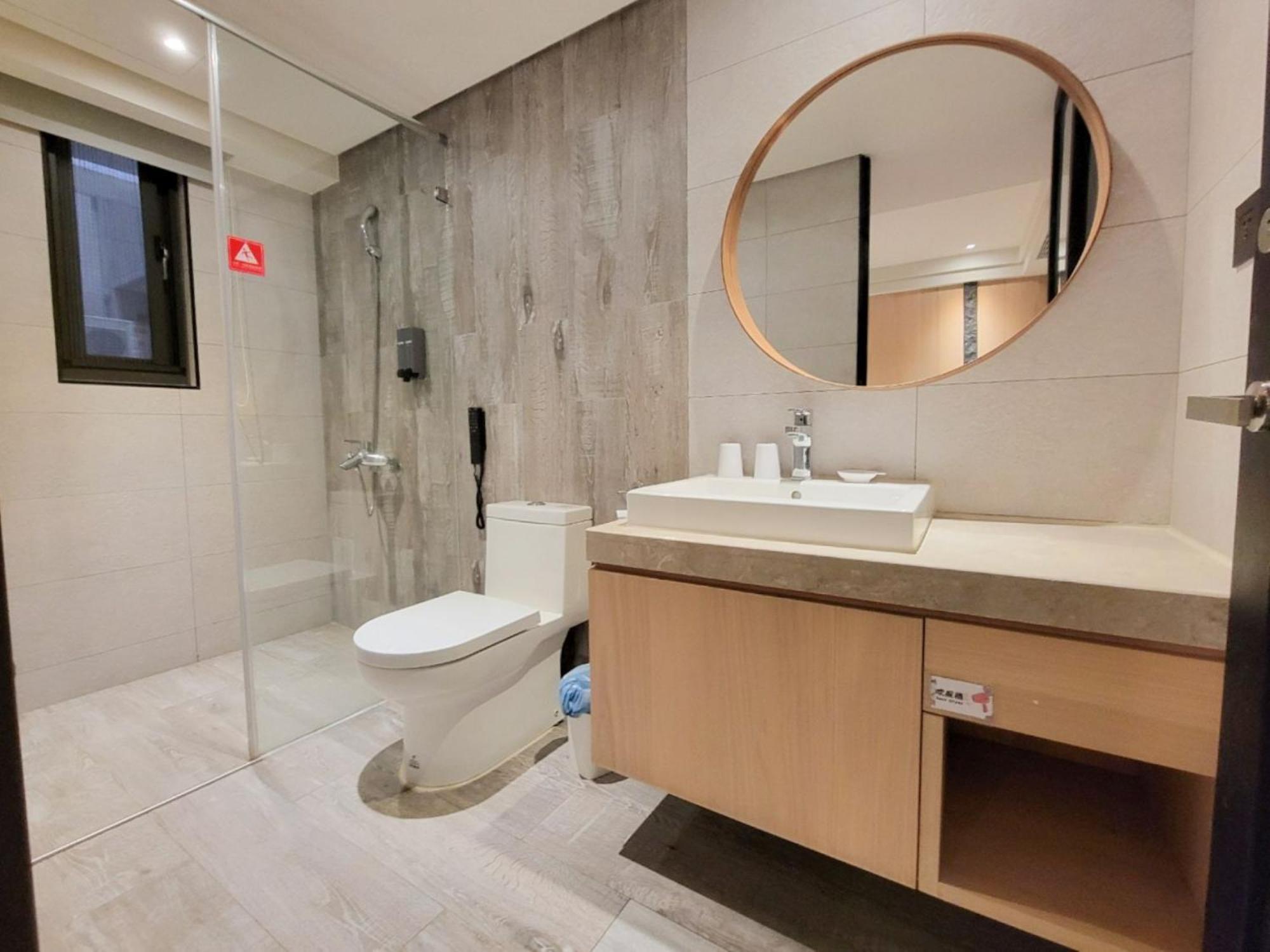 Check Inn Taichung Wenxin Zhongqing Ngoại thất bức ảnh