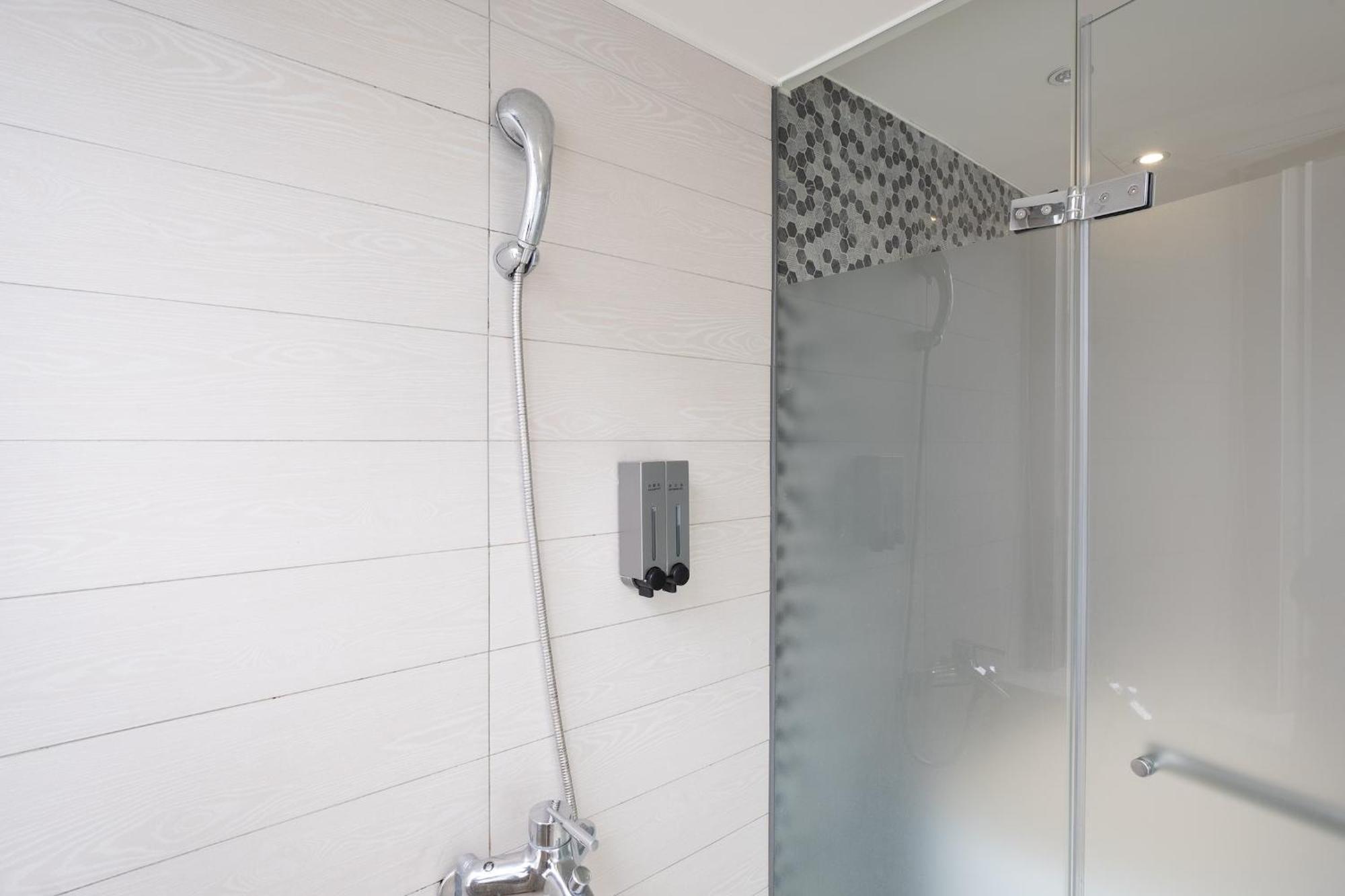 Check Inn Taichung Wenxin Zhongqing Ngoại thất bức ảnh
