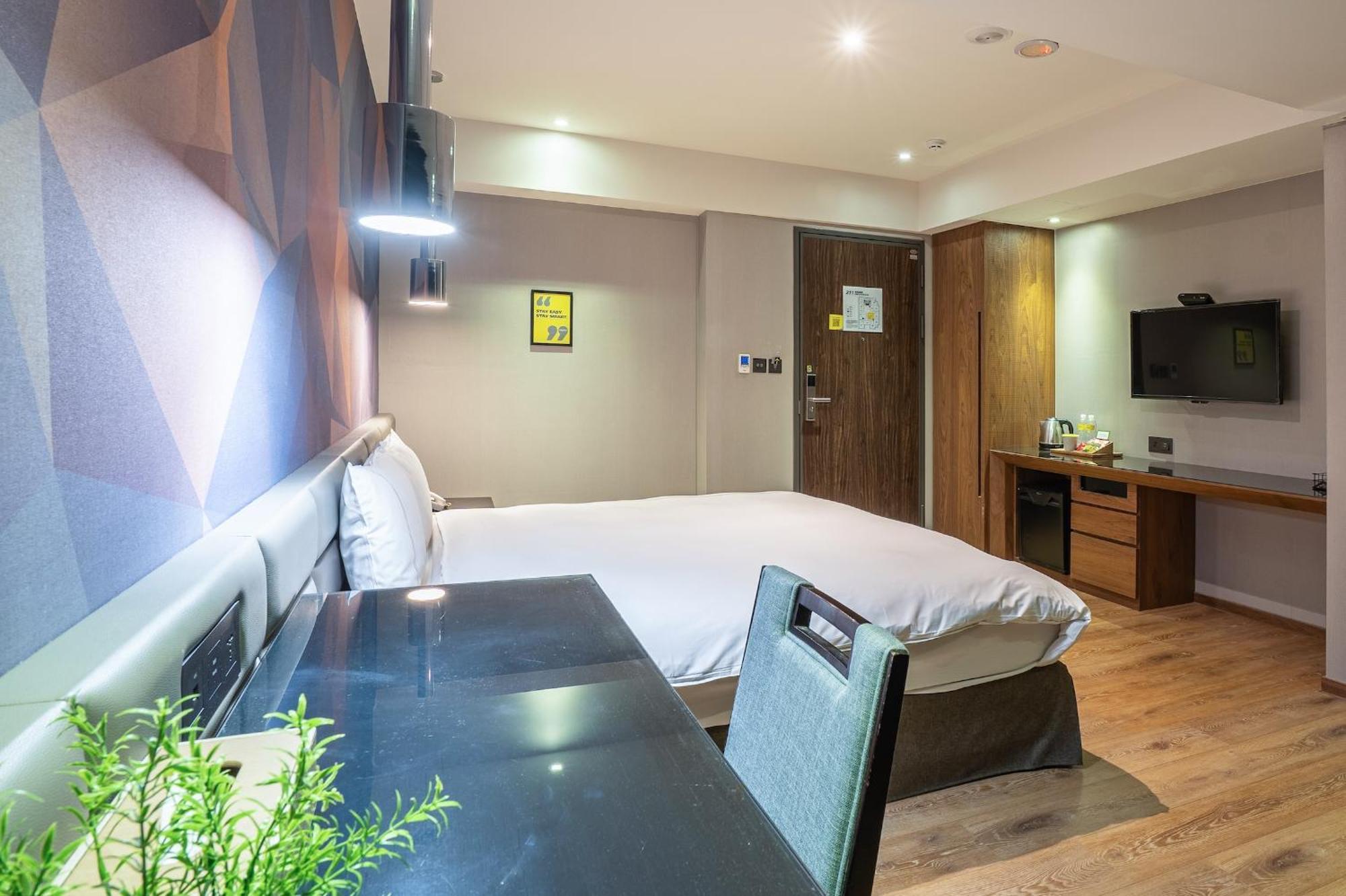 Check Inn Taichung Wenxin Zhongqing Ngoại thất bức ảnh