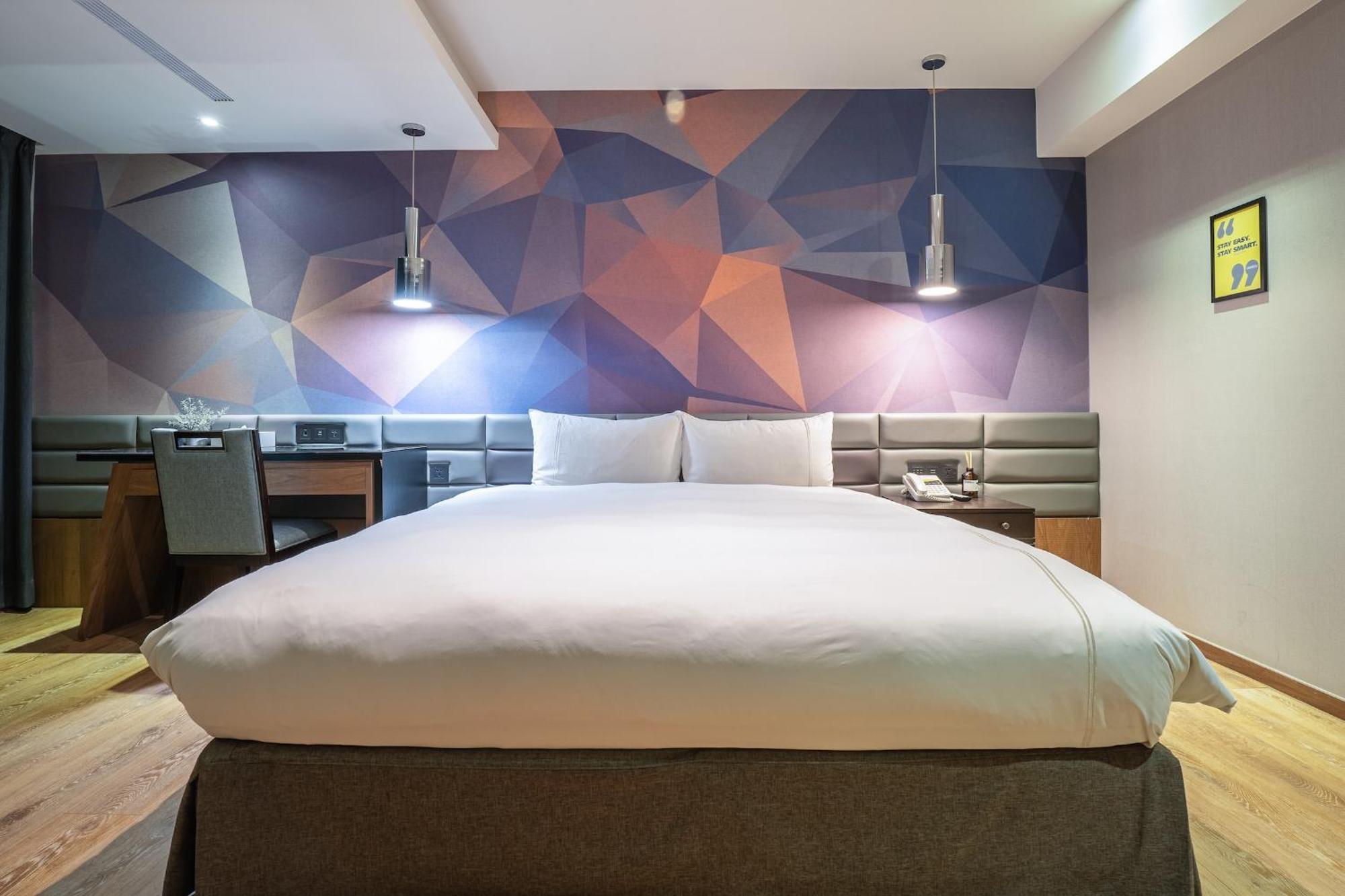 Check Inn Taichung Wenxin Zhongqing Ngoại thất bức ảnh