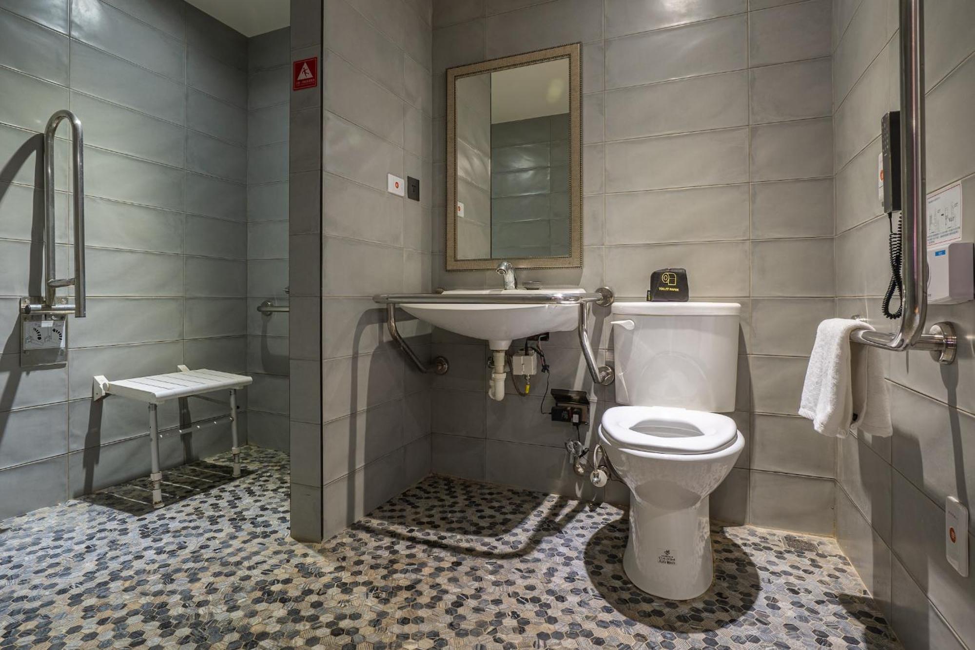 Check Inn Taichung Wenxin Zhongqing Ngoại thất bức ảnh