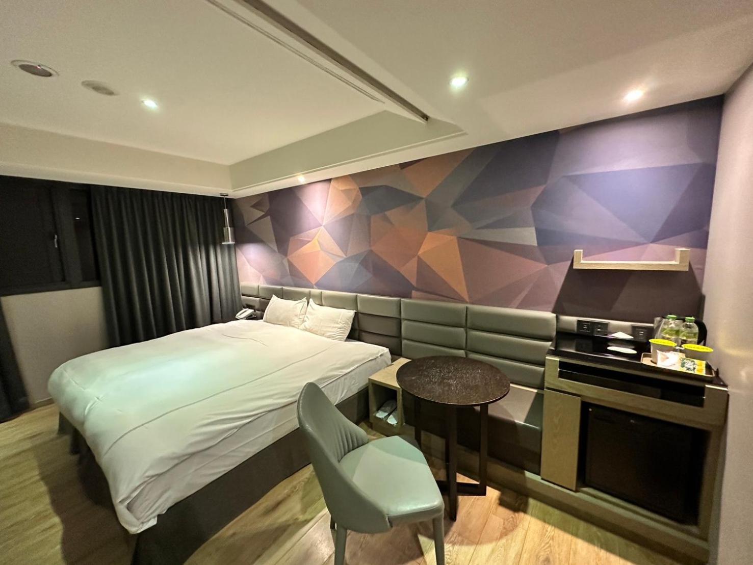 Check Inn Taichung Wenxin Zhongqing Ngoại thất bức ảnh