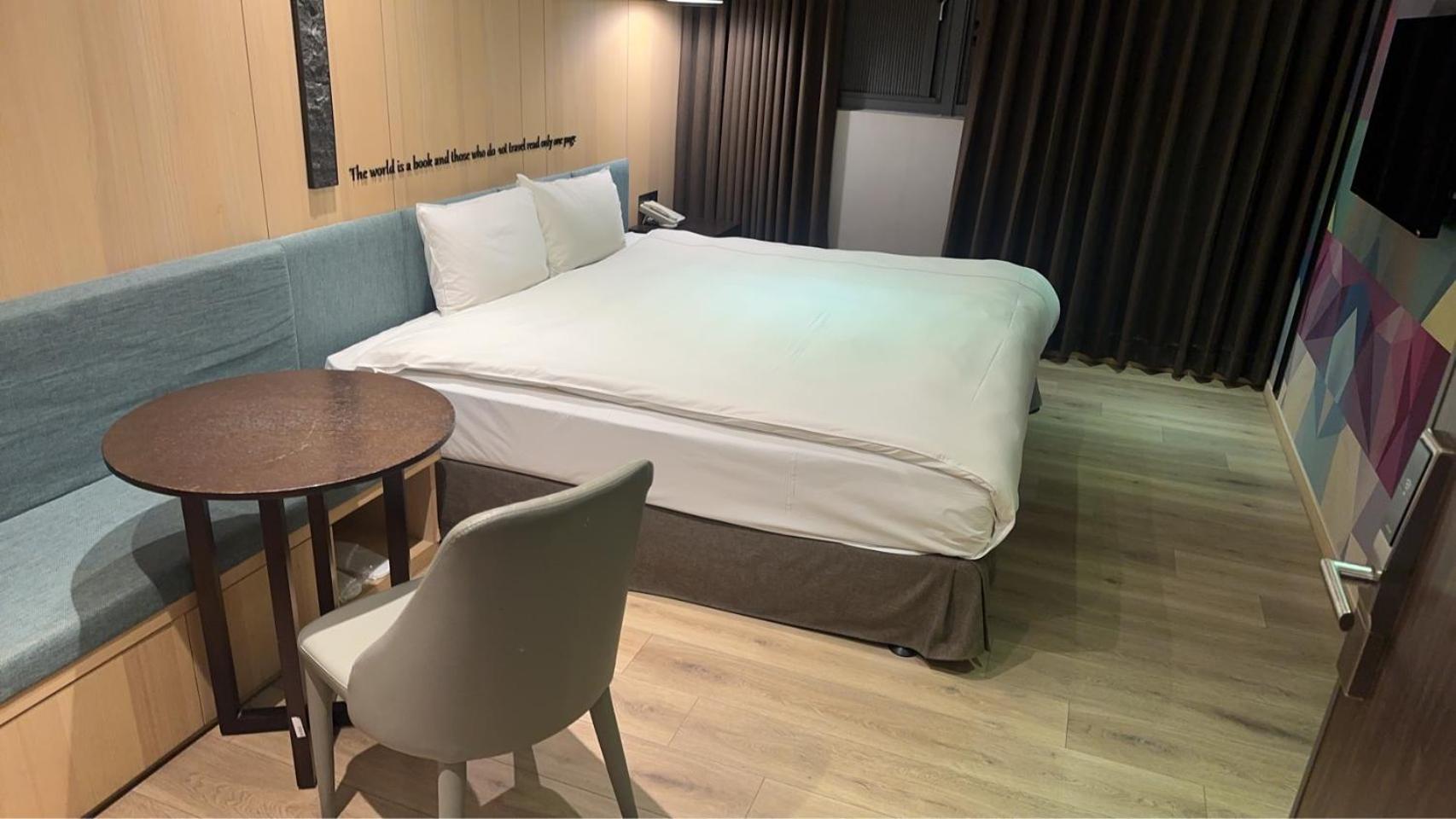 Check Inn Taichung Wenxin Zhongqing Ngoại thất bức ảnh