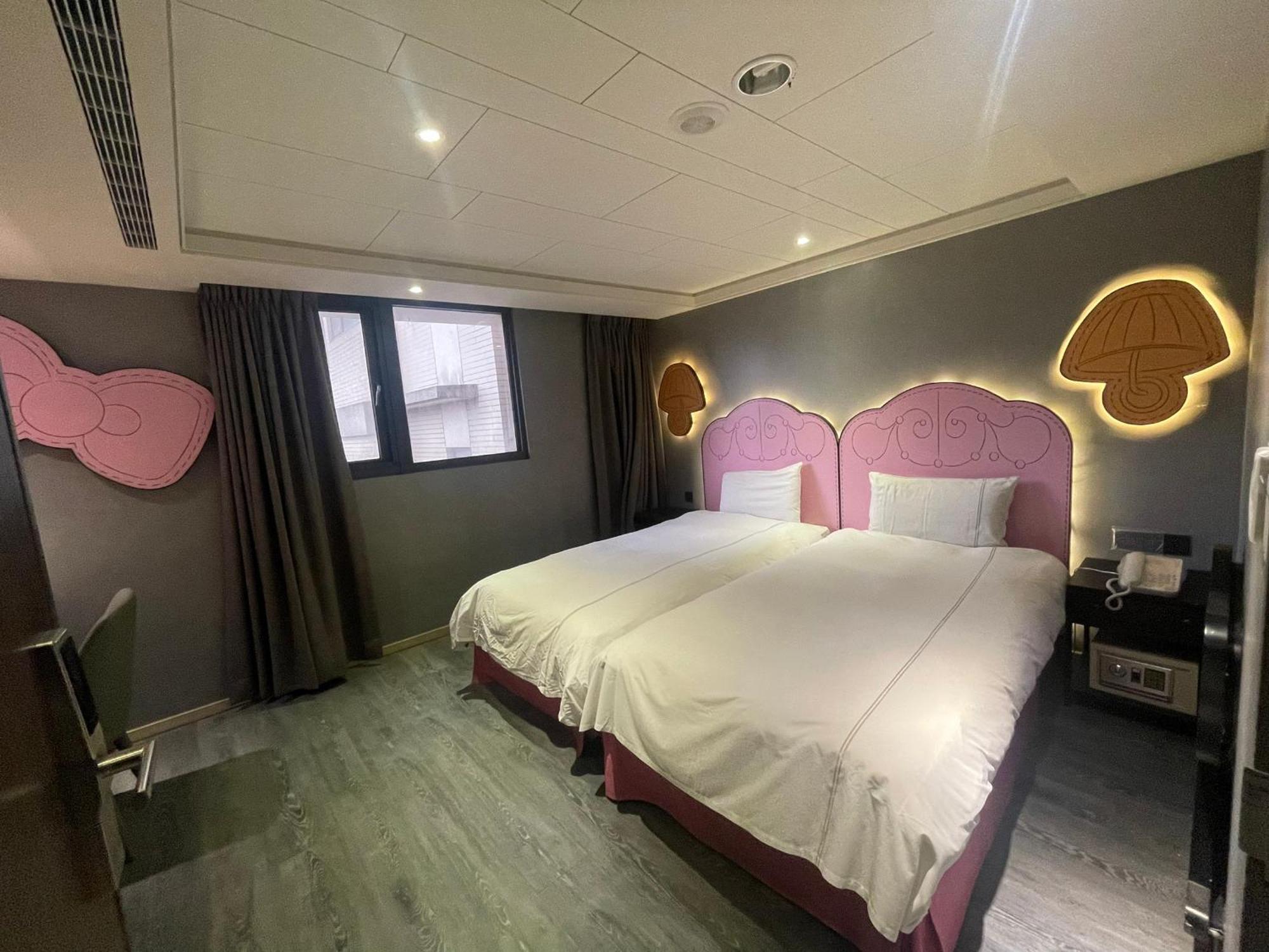 Check Inn Taichung Wenxin Zhongqing Ngoại thất bức ảnh